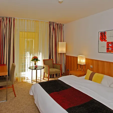 ホテル K+k オペラ 4*